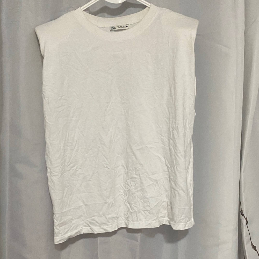 Zara shoulder pad T shirt size M